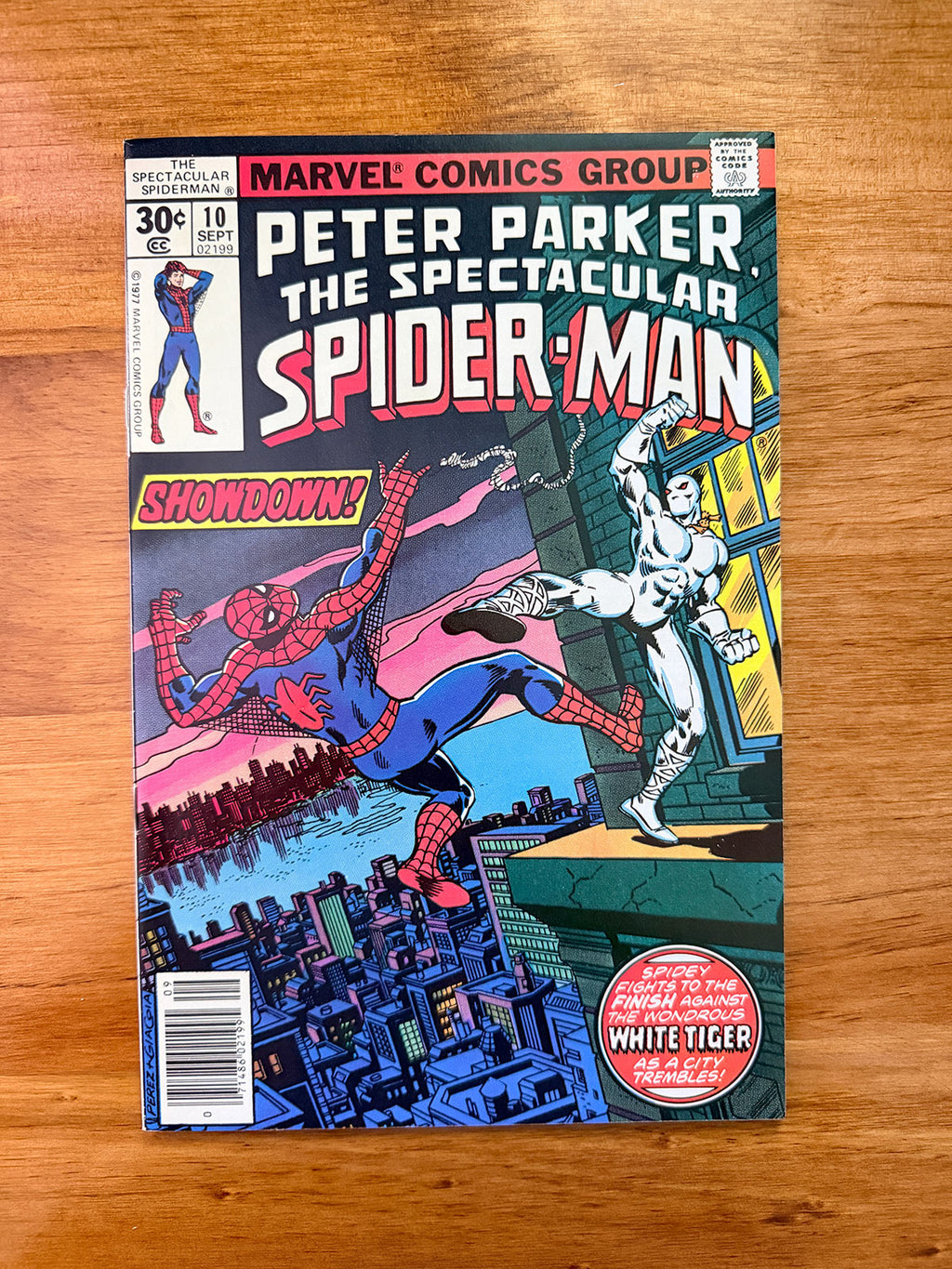 Spectacular Spider-Man #10 - 1977 vs White Tiger - VF+
