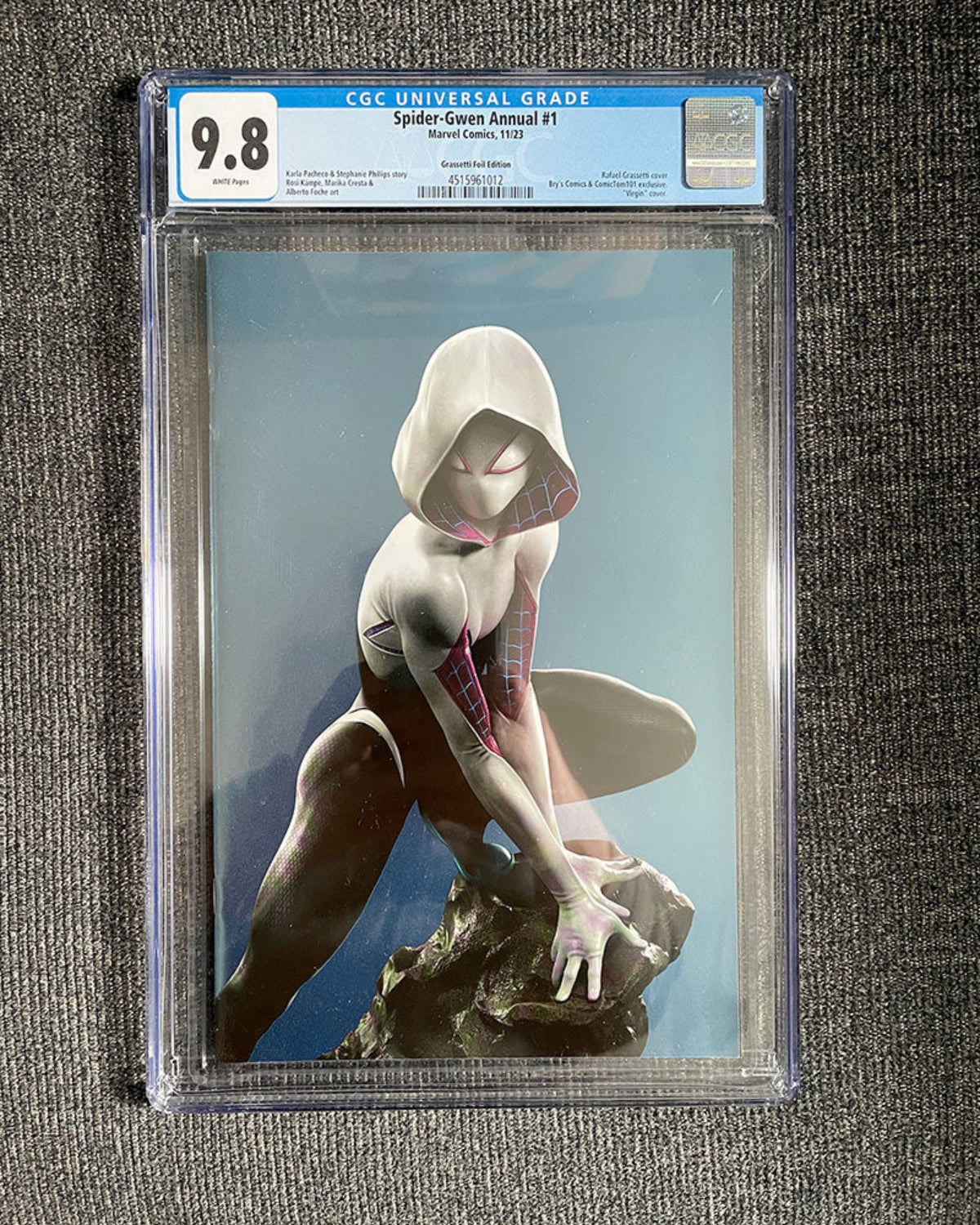 Spider-Gwen Annual #1 – 2023 Grassetti Foil Virgin Variant – CGC 9.8 + FREEBIE